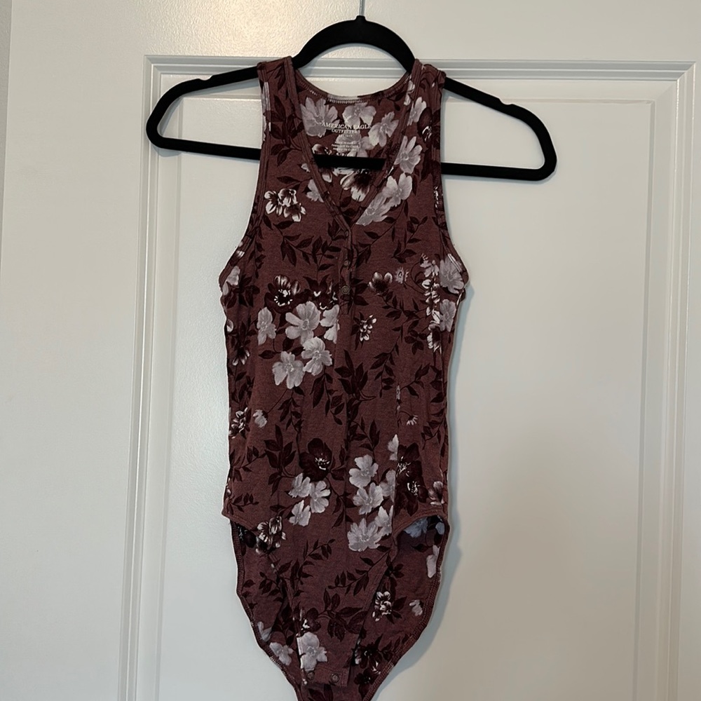 American Eagle. Small Floral Bodysuit